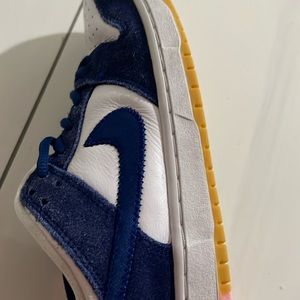 Nike dunks bule and white okay condition clean sole size 3.5 youth